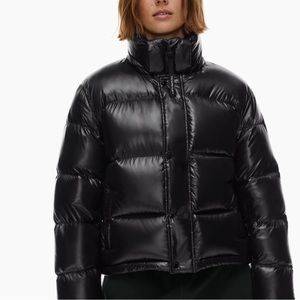 Aritizia Super Puff Shorty hi-gloss XS